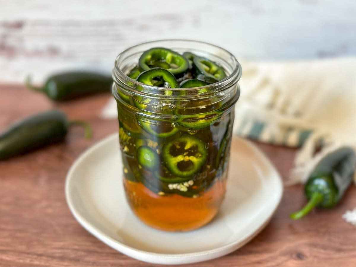 Easy Scorching Pepper Honey Recipe (Fermented Jalapeño Honey) ~ Homestead and Chill